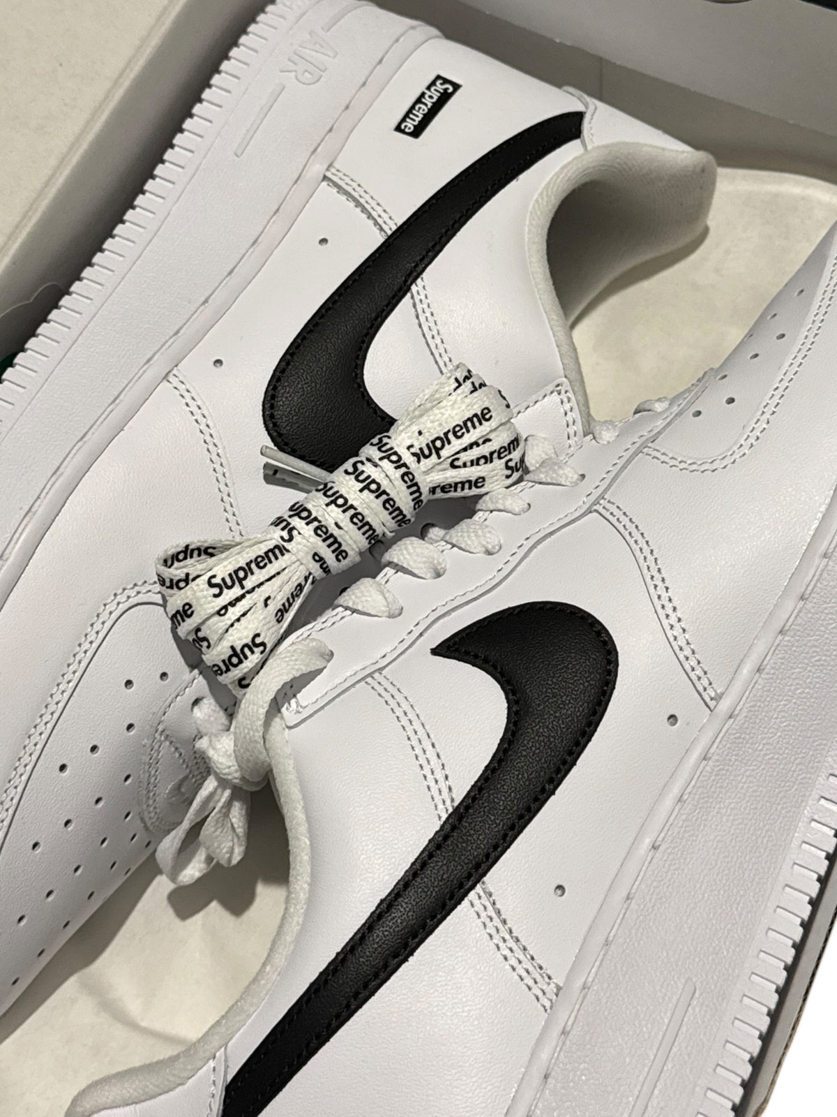 Nike Air Force 1 Low Supreme White Black