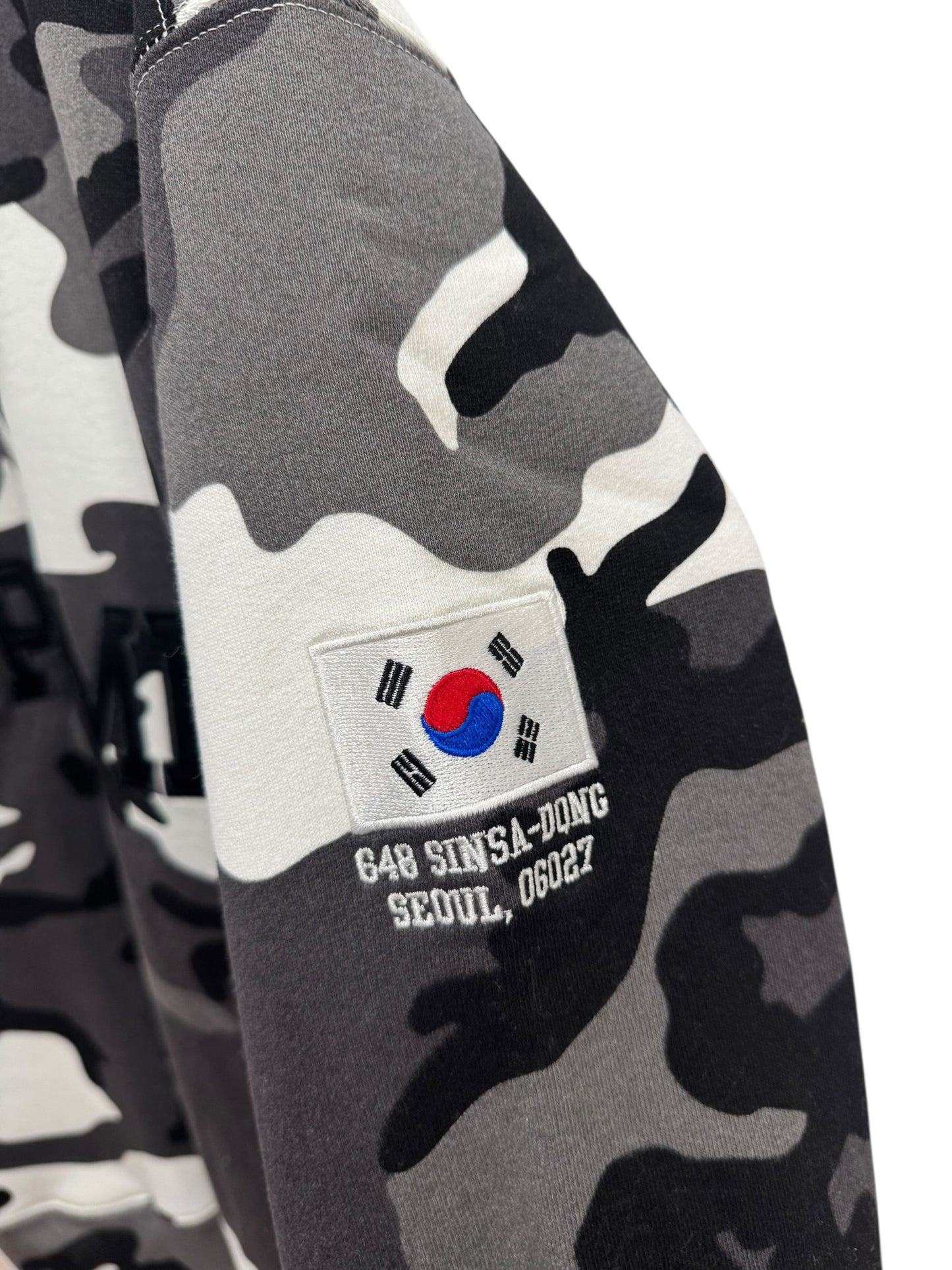 Supreme Seoul Shop Flag Half Zip Pullover Snow Camo